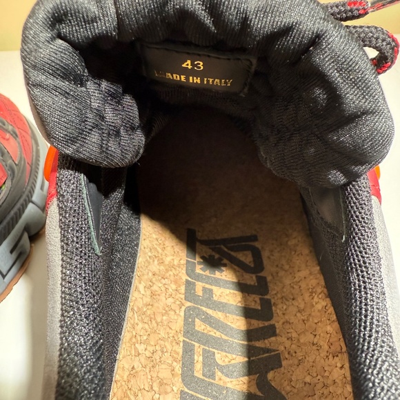 Versace Mens Trigreca Red - Picture 6 of 6